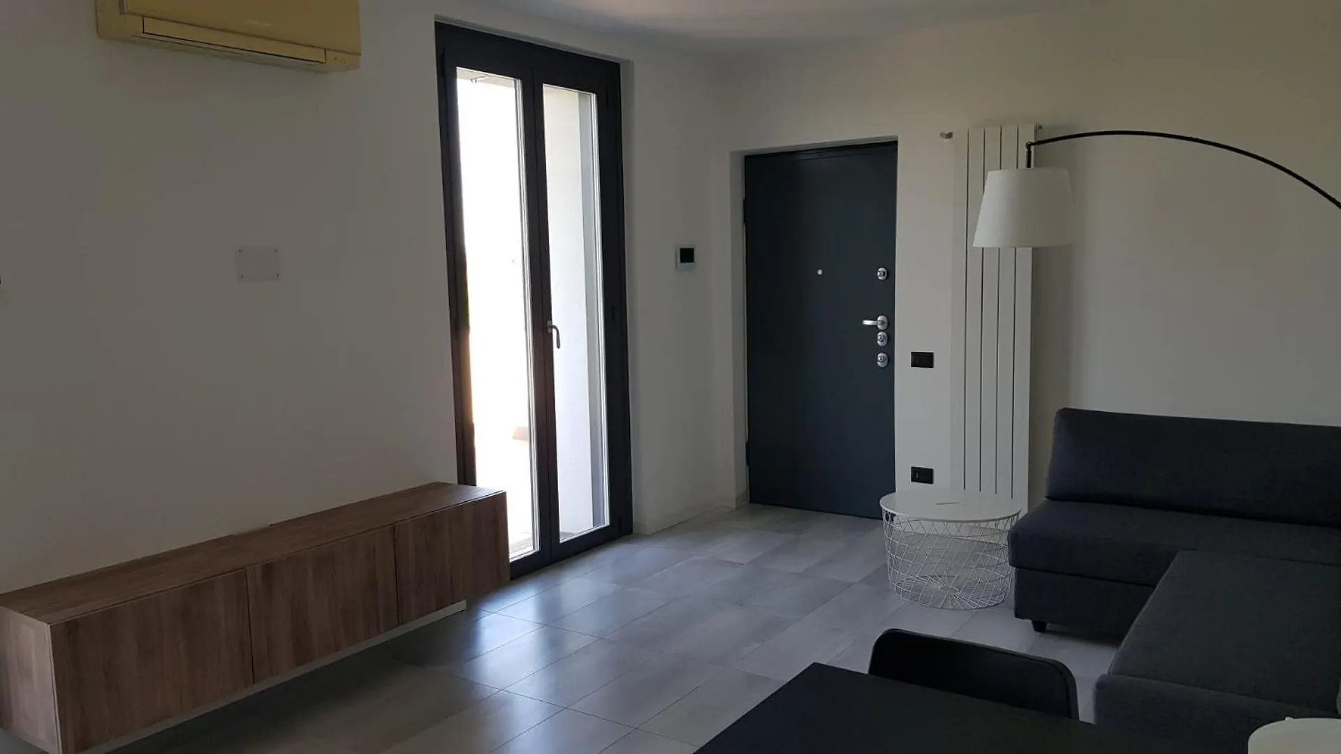 Black And White B&B Urgnano